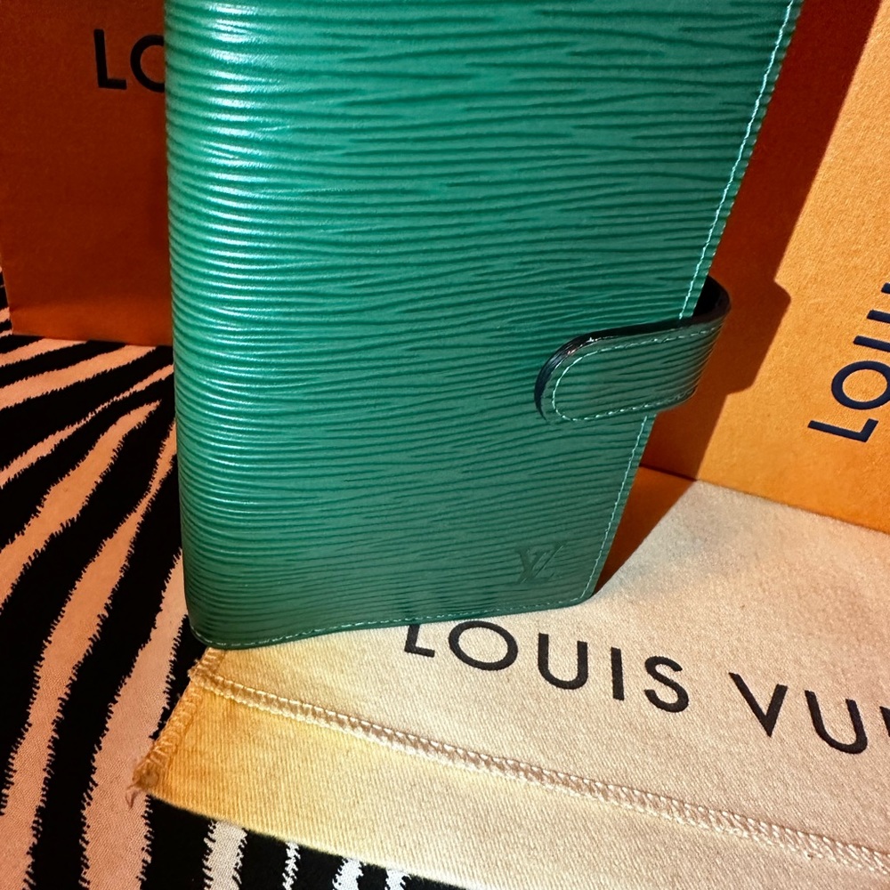 Louis Vuitton ❤️ Green Epi Leather Small Ring Agenda Cover~ Pre ❤️Loved - Picture 4 of 16